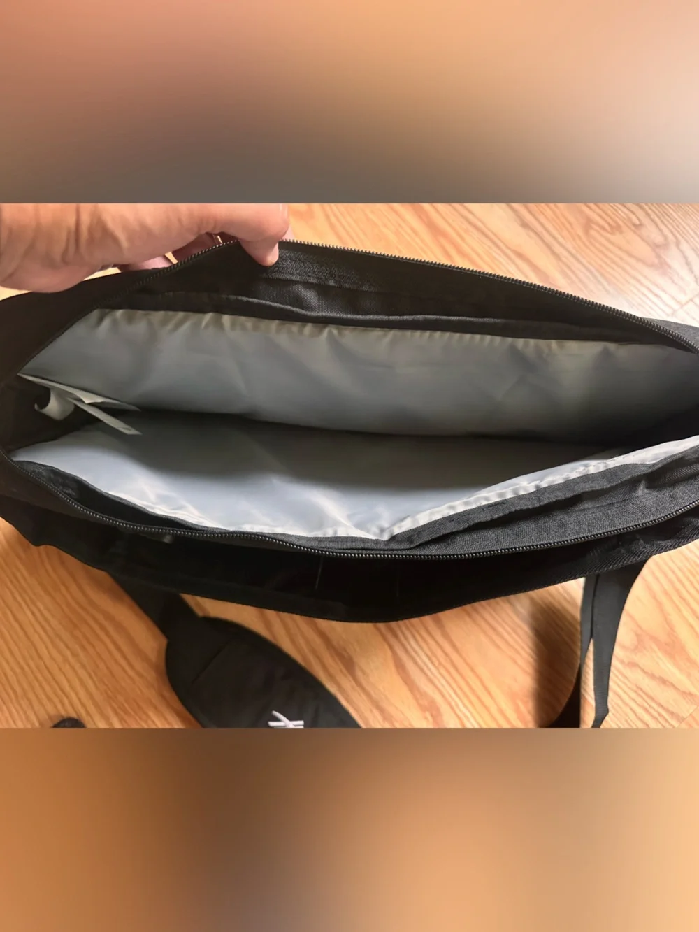 New without tags! Black High Sierra Shoulder Messenger bag for 17